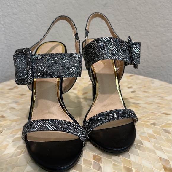 Snake Skin print heels size 7.5 - Picture 4 of 8